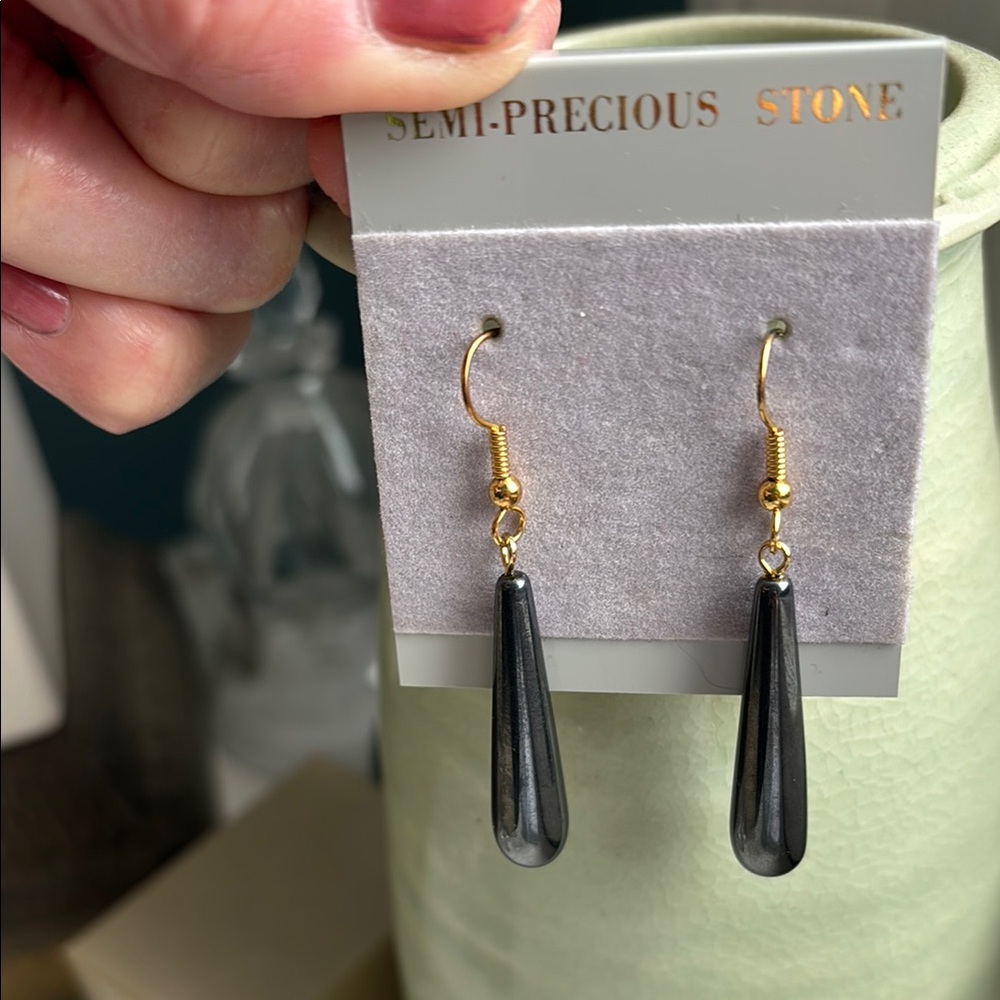 🟥Brand New Carved Hematite Elongated Teardrop Drop/Dangling Earrings - Picture 5 of 7